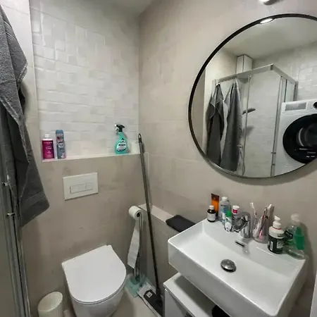 Apartment Center - Free Private Parking *
